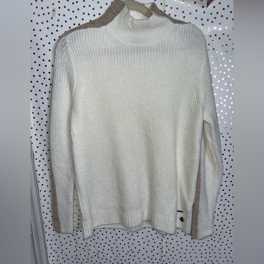 Abercrombie and Fitch Women's Cream and Tan Sweater